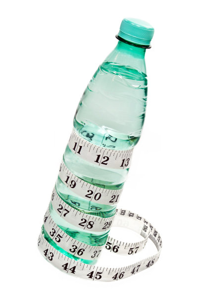 矿泉水和卷尺图片下载