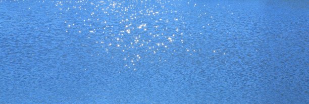 眩光在水面上图片下载