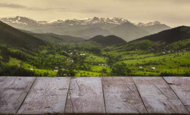 木制的桌子图片下载
