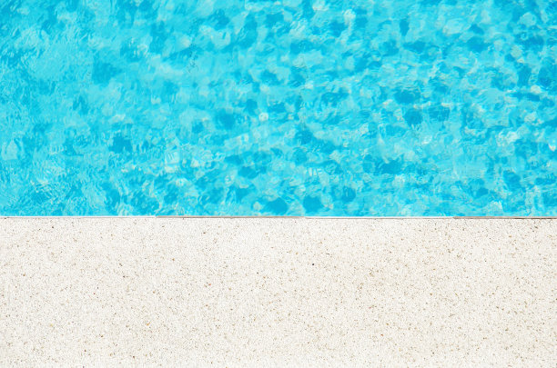 石头平台和干净的水池水池复制空间场景图片下载