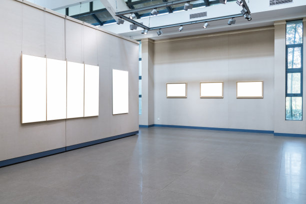 展览墙上空白的带有剪接路径的相框图片下载