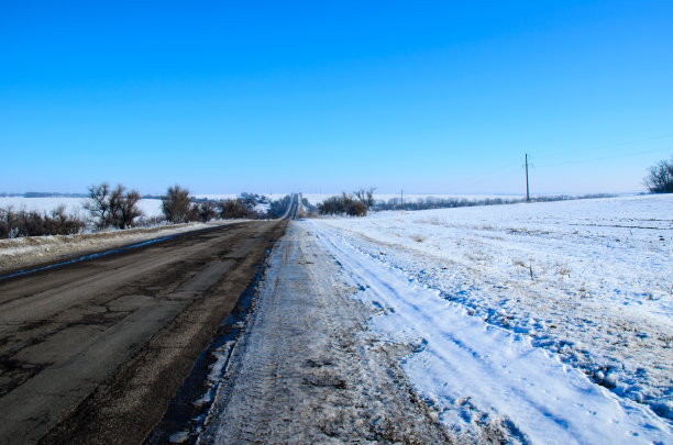 冬天的柏油路图片下载
