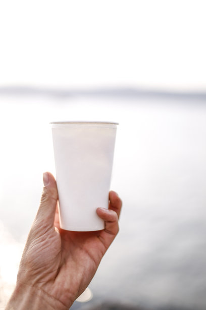 拿走白色杯子图片下载