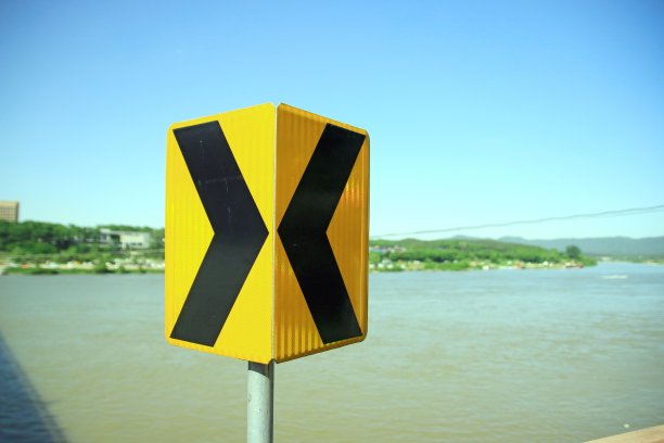 交通标志板图片下载