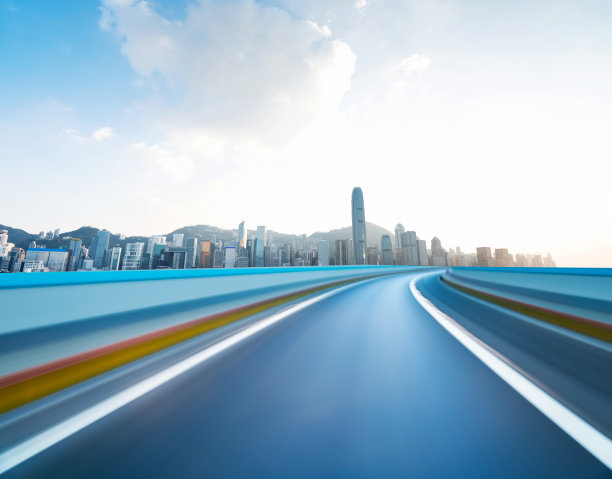 香港的天际线和模糊的运动道路图片下载