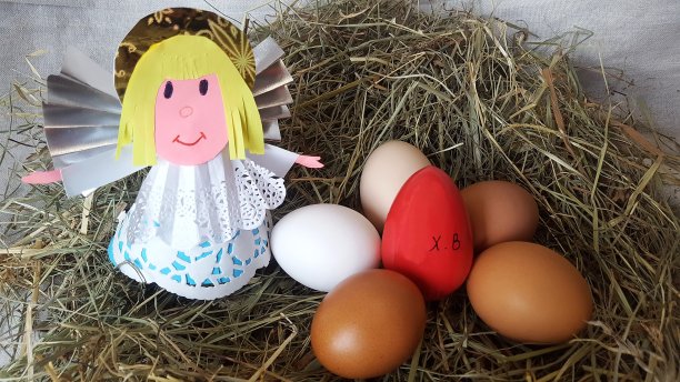 复活节的彩蛋和天使的纸像图片下载