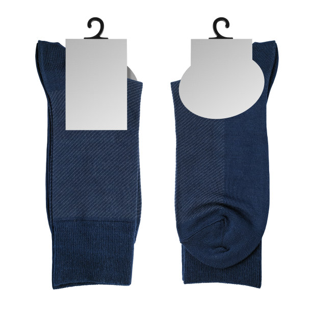 白色背景上的新袜子。带空白标签的蓝色袜子图片下载