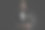 穿燕尾服的男人正在调整他的休闲夹克图片下载
