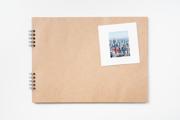 卡夫笔记本与东京旅游概念图片下载