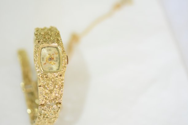 金色手表图片下载