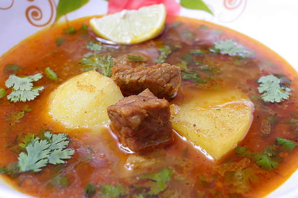 巴基斯坦，印度，南亚用肉和蔬菜做的油菜图片下载