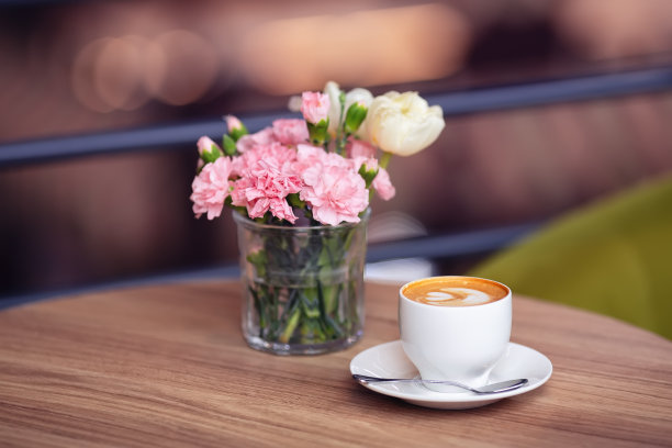 一杯白卡布奇诺图片下载