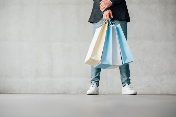 男人购物休闲休闲腿牛仔裤包图片下载