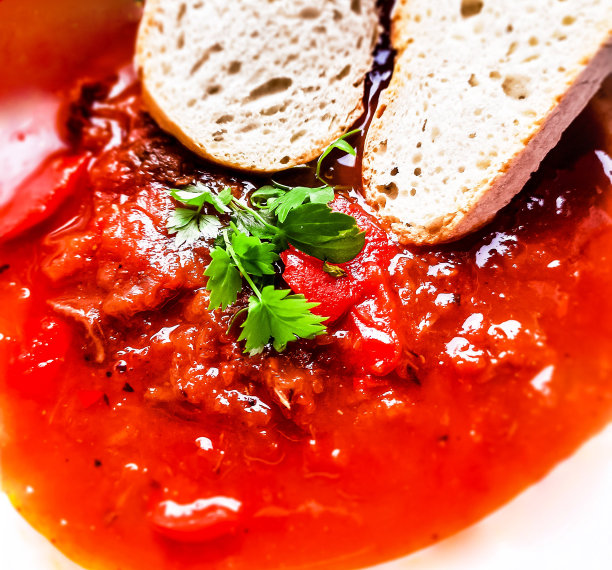 炖牛肉汤配面包图片下载