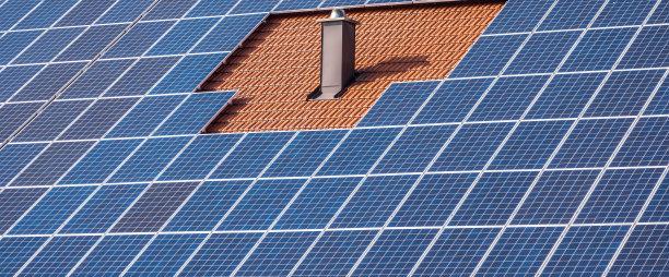 全景光伏板的房子图片下载