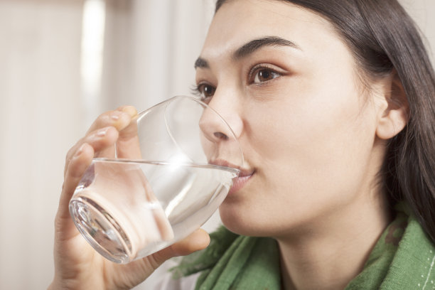 女人的饮用水图片下载