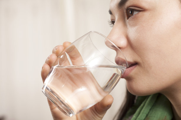 女人的饮用水图片下载