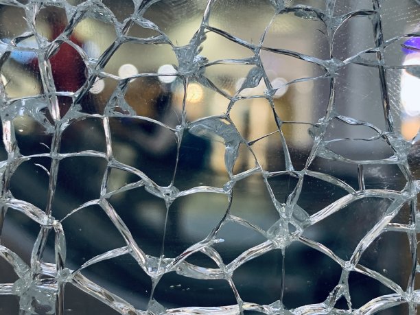 破碎的玻璃图片下载