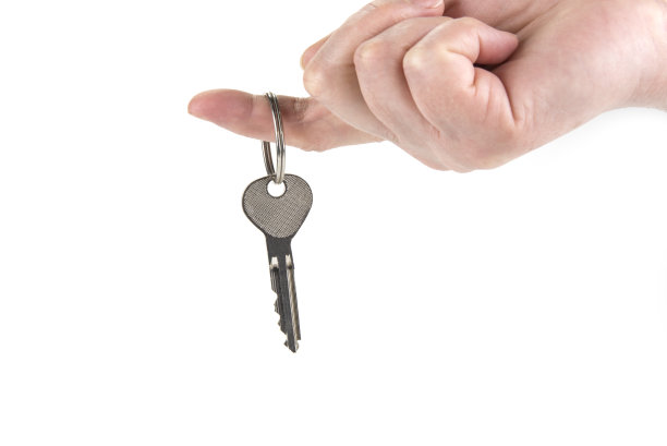 一把新房子的钥匙在手指里。图片下载
