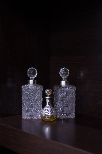 水晶的瓶子图片下载