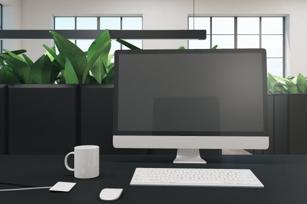 带电脑的黑色办公室图片下载