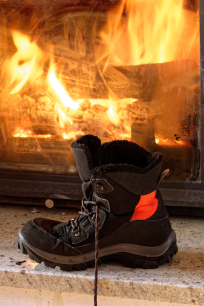 冬季靴子烘干图片下载