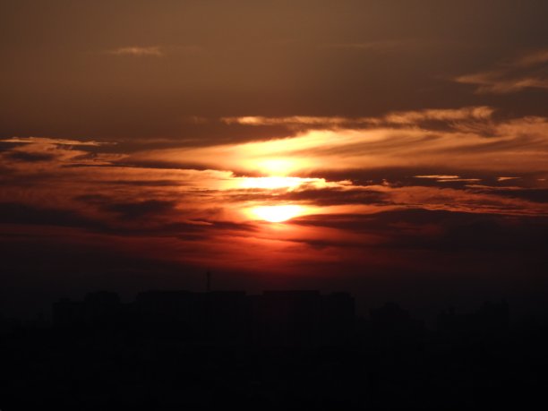 太阳和红云图片下载