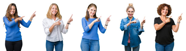 一组美丽的女人在白色孤立的背景上微笑着，看着镜头，两只手和手指指向一边。图片下载