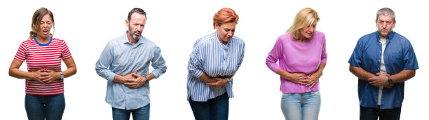 中老年群贴画背景孤立，手按胃因恶心、痛病感觉不适。疼痛的概念。图片下载