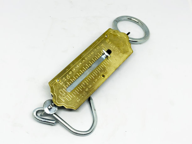 白色背景上的手秤图片下载