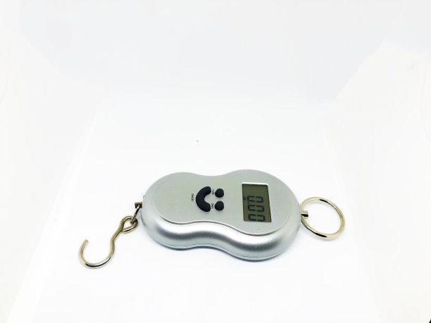 白色背景上的手秤图片下载