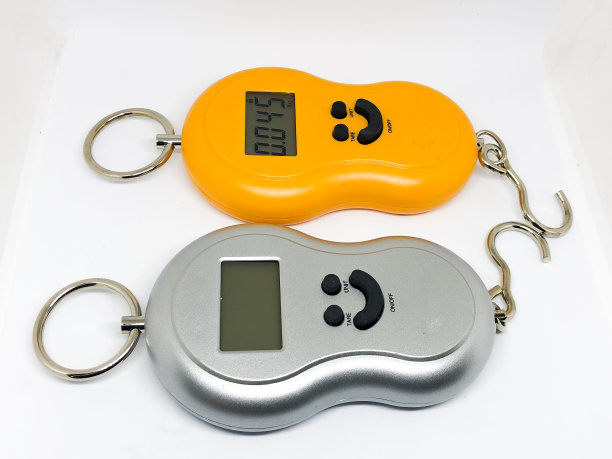 白色背景上的手秤图片下载