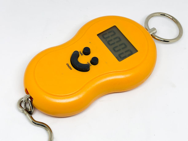 白色背景上的手秤图片下载