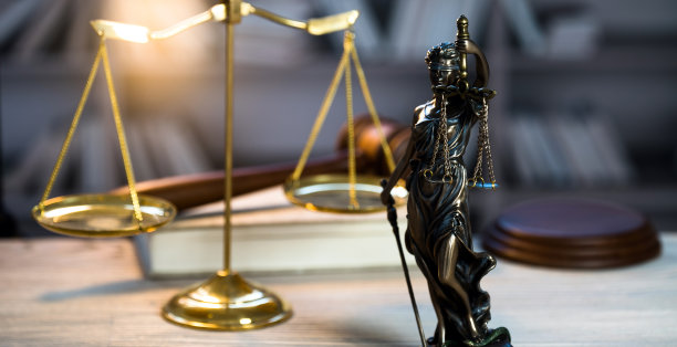 亮耀斑背景上的法律概念图片下载