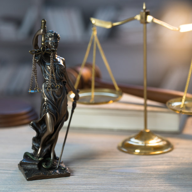 亮耀斑背景上的法律概念图片下载