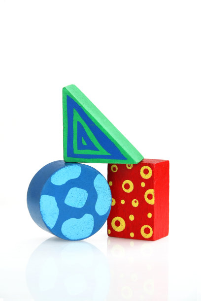 彩色木块-形状和形式的白色背景图片下载