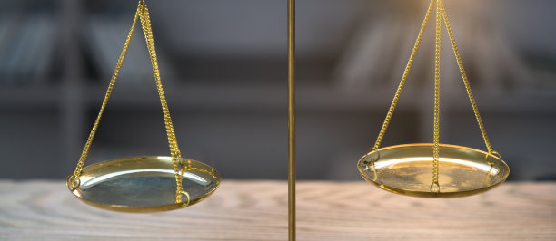 亮耀斑背景上的法律概念图片下载