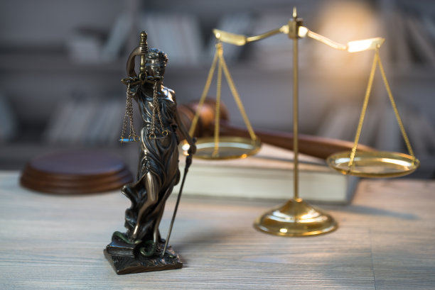 亮耀斑背景上的法律概念图片下载