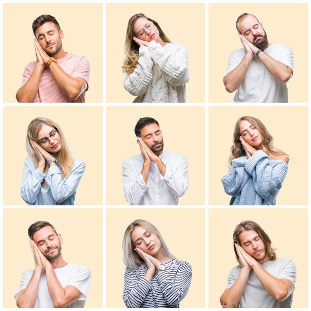 一组人的拼贴画，女人和男人在多彩的黄色孤立的背景下疲倦地睡觉，做着梦，闭着眼睛微笑着双手摆出姿势。图片下载