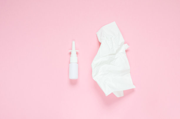 白色喷鼻器，粉红色背景图片下载