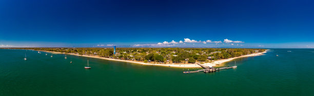 无人机拍摄的Bongaree码头在Bribie岛，阳光海岸，澳大利亚图片下载