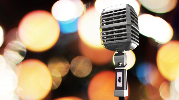 复古麦克风与背景散景夜光派对，图片有剪辑路径图片下载