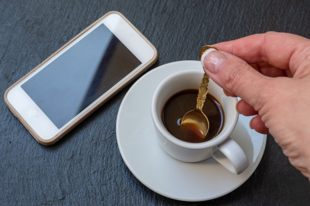 摩根咖啡和手机图片下载