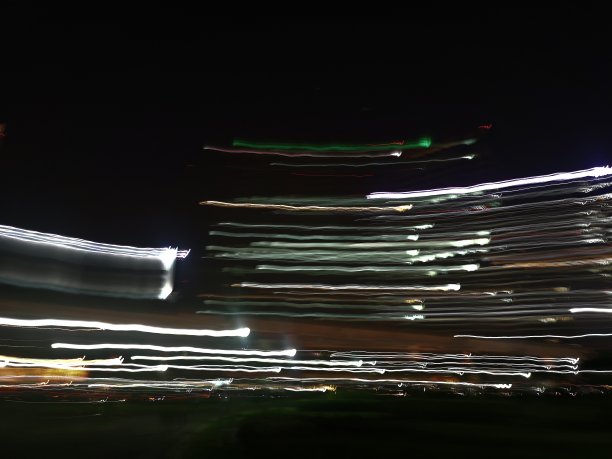 效果轻运动照片建筑夜晚在黑色背景图片下载