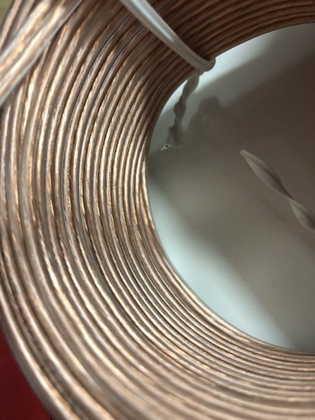 铜线存储在一个线轴图片下载