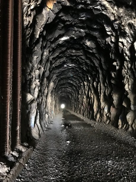 隧道的角度来看图片下载