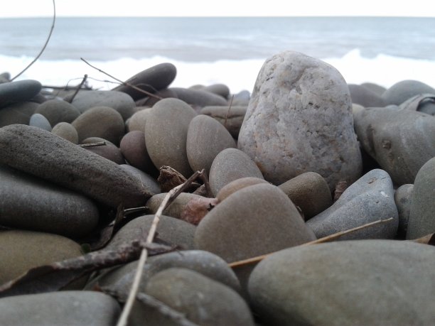 前景中的岩石图片下载