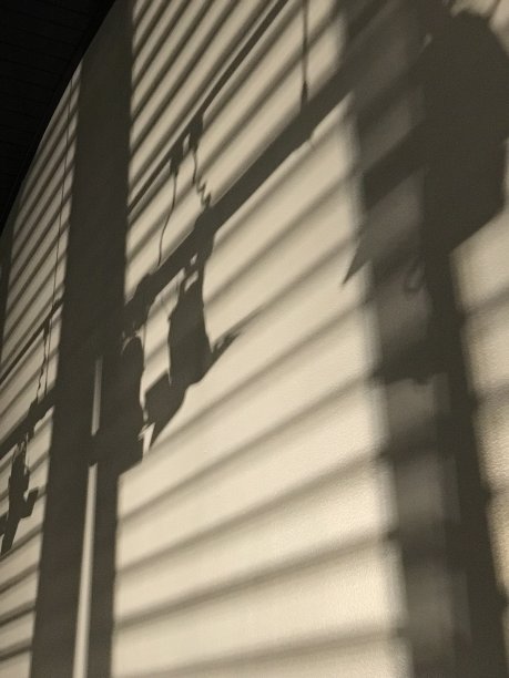 舞台聚光灯下的影子图片下载