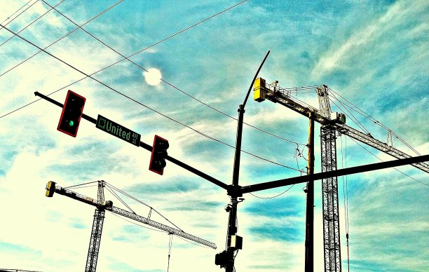 交通灯和起重机图片下载