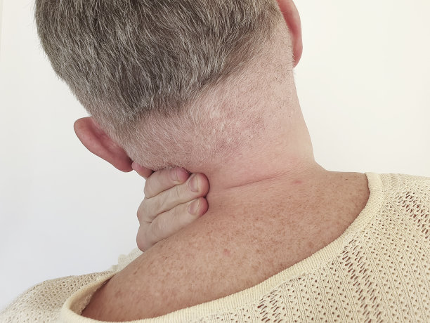 男性颈部疼痛症状图片下载